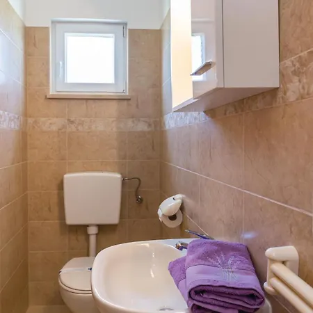 Holiday home 3 Bedroom Lovely Home In Sestanovac *