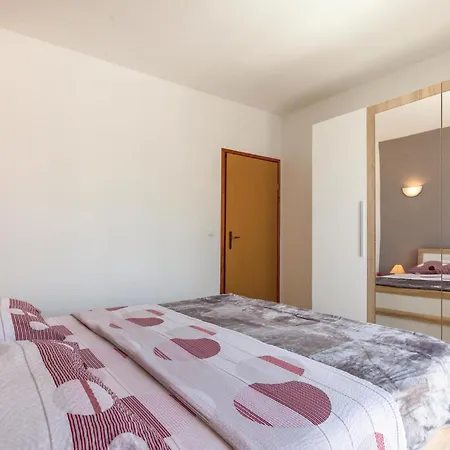 Holiday home 3 Bedroom Lovely Home In Sestanovac *