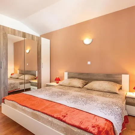 Holiday home 3 Bedroom Lovely Home In Sestanovac Sestanovac