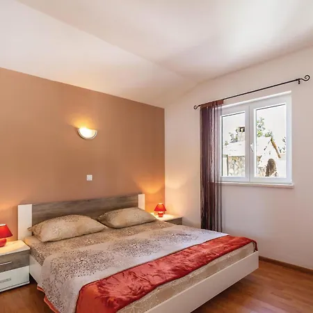 3 Bedroom Lovely Home In Sestanovac *