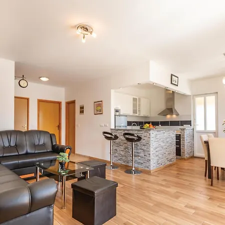 3 Bedroom Lovely Home In Sestanovac