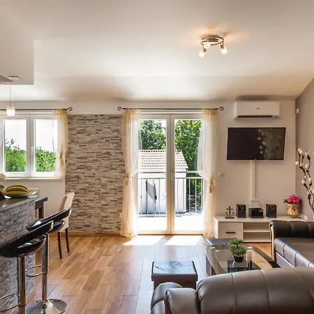 Holiday home 3 Bedroom Lovely Home In Sestanovac *