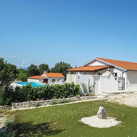 3 Bedroom Lovely Home In Sestanovac Holiday home Sestanovac