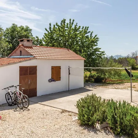 Holiday home 3 Bedroom Lovely Home In Sestanovac Sestanovac