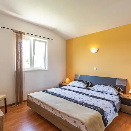 Holiday home 3 Bedroom Lovely Home In Sestanovac
